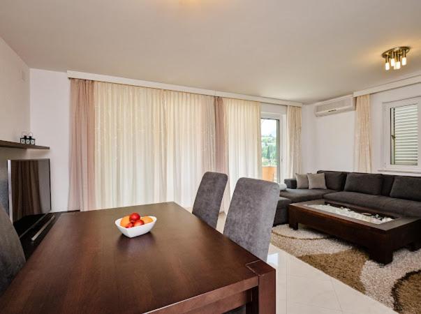 Apartments Villa Slavica Ičići Dış mekan fotoğraf
